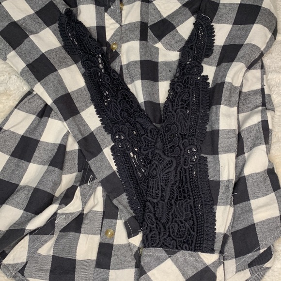 Coco + Jameson Plaid NWT lace sleeve size small - Picture 5 of 10